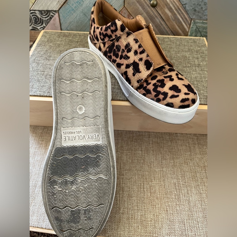 Very Volatile Leopard Print Sneakers - Picture 8 of 9